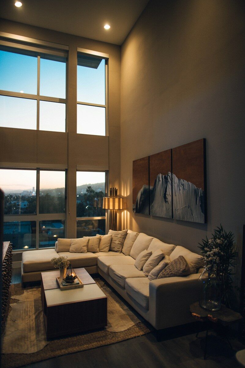 Contemporary living space by Hiper Premium